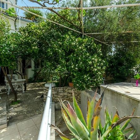 Apartments Doria - 20M From Beach Trogir Kültér fotó