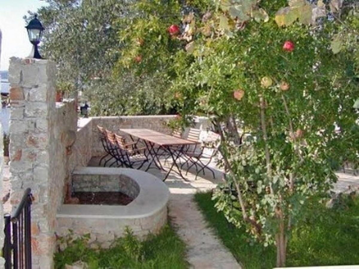 Apartments Doria - 20M From Beach Trogir Kültér fotó