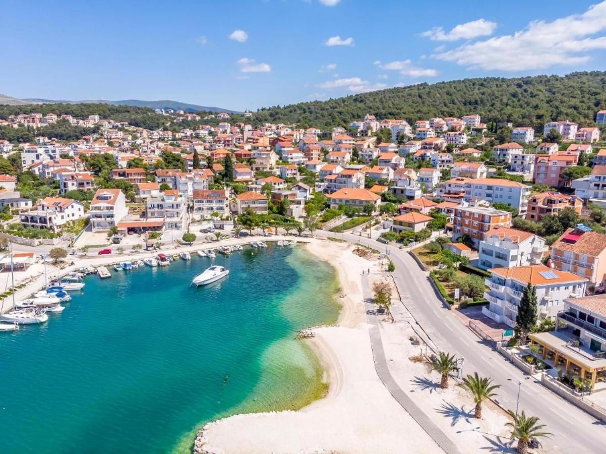Apartments Doria - 20M From Beach Trogir Kültér fotó