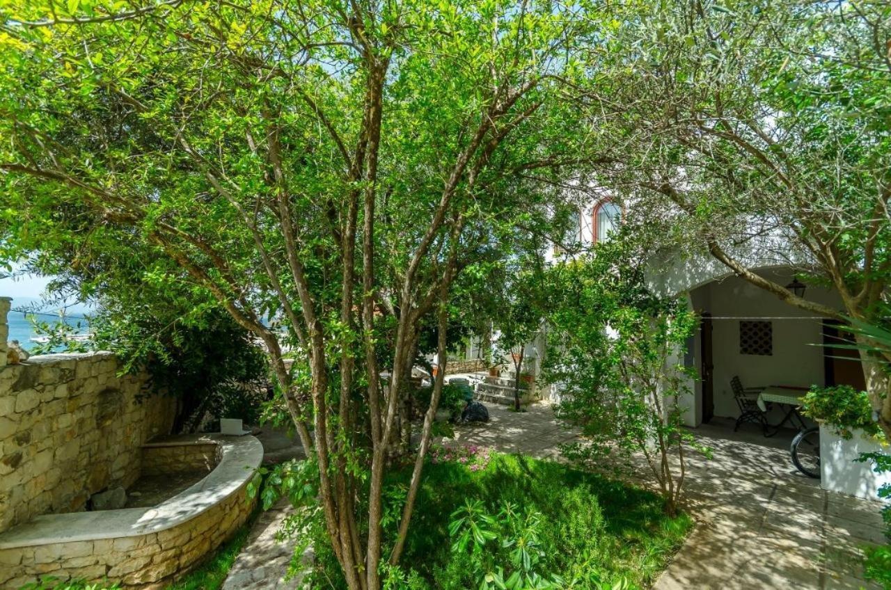 Apartments Doria - 20M From Beach Trogir Kültér fotó