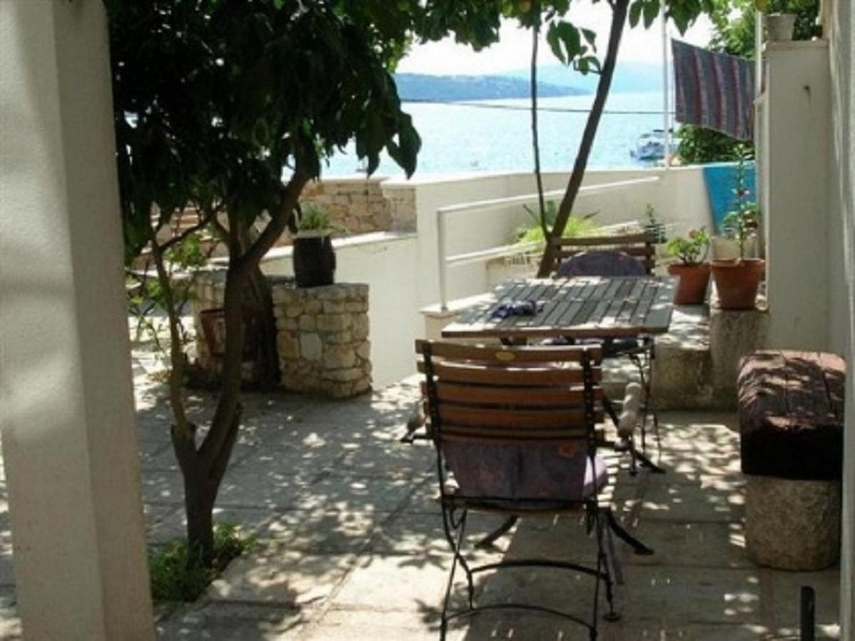 Apartments Doria - 20M From Beach Trogir Kültér fotó